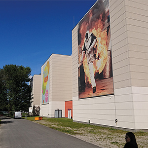 >Large building banner Großbeerenstr. (4.000 euros each)